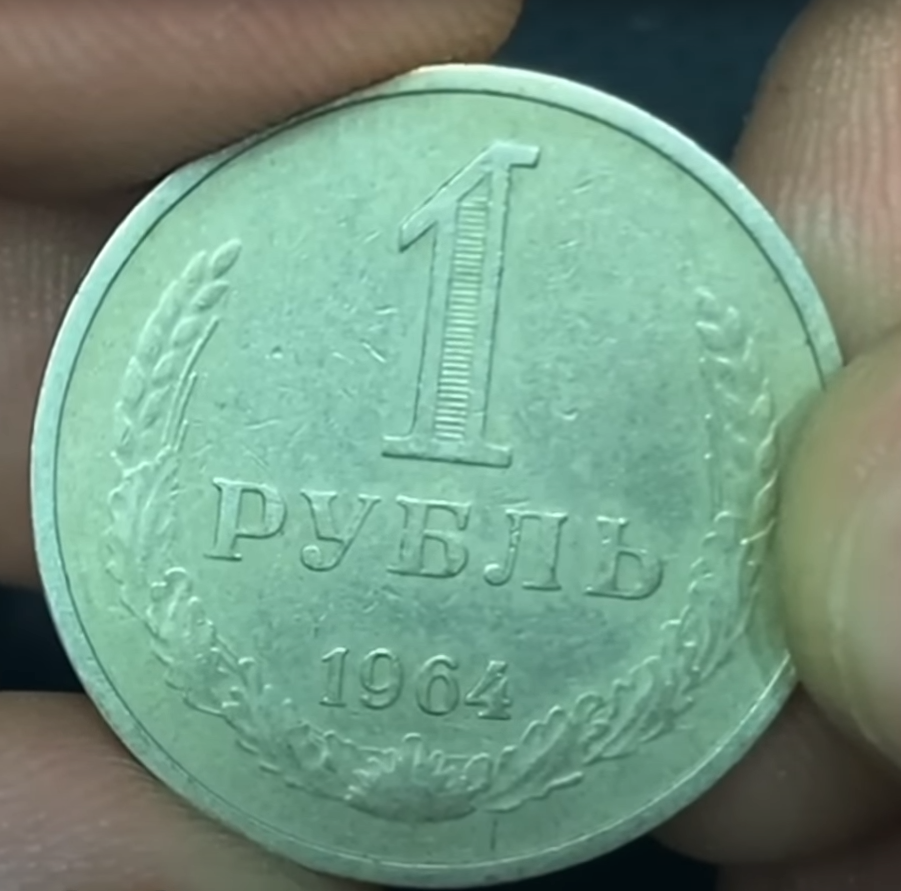 Следы оборота монеты присутствуют - это вполне нормально. Скрин с канала: "Coin Ring".