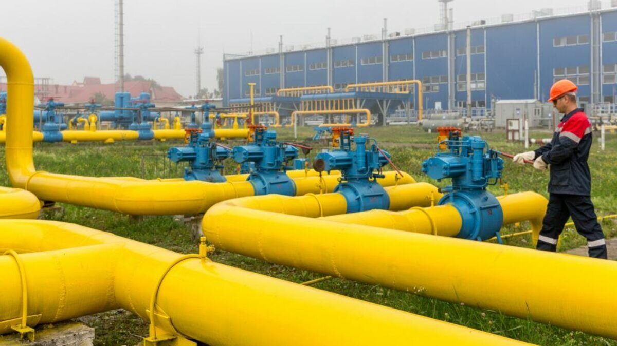    Сотрудник компании "Нафтогаз Украины" на одном из предприятий © Фото : Департамент коммуникаций НАК "Нафтогаз Украины"