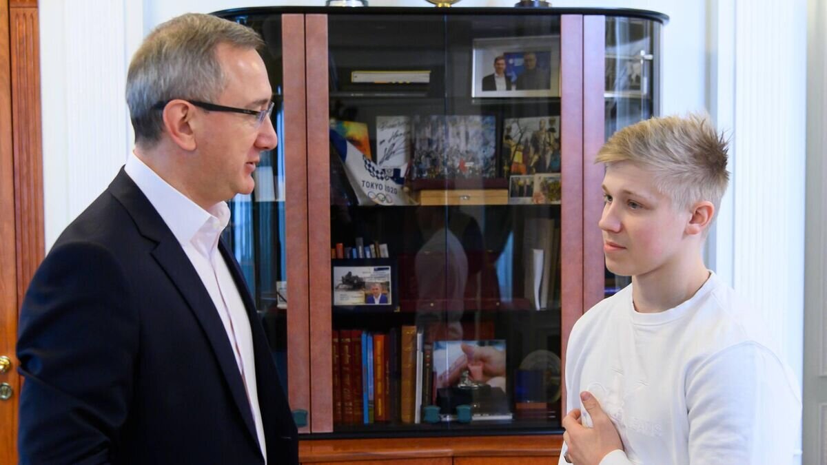    Губернатор Калужской области Владислав Шапша и гимнаст Иван Куляк© Фото : Сайт правительства Калужской области