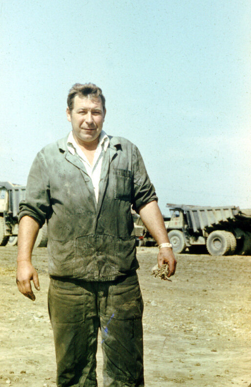 Вот так выглядели водители БелАЗов-основная движущая сила карьера. На снимке А. Браславец.