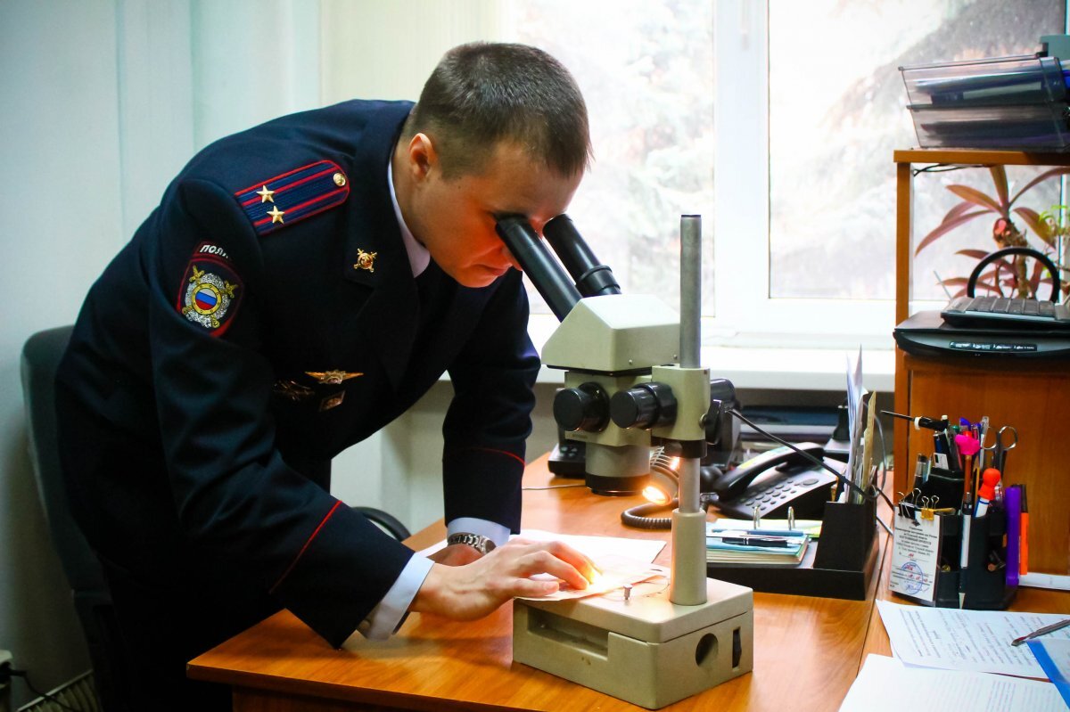 Профессия криминалист. Судебный эксперт криминалист. Криминалист МВД. Рабочее место криминалиста. Судебный эксперт МВД.