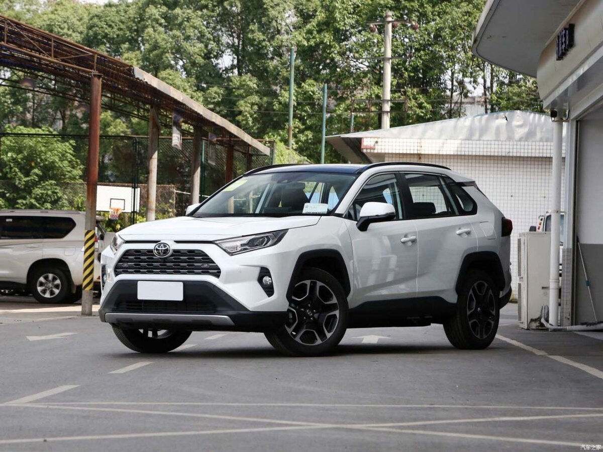 Toyota RAV4: в чем преимущества новых комплектаций, которые поступят на  рынок РФ из Китая? | КЛЮЧАВТО | Дзен