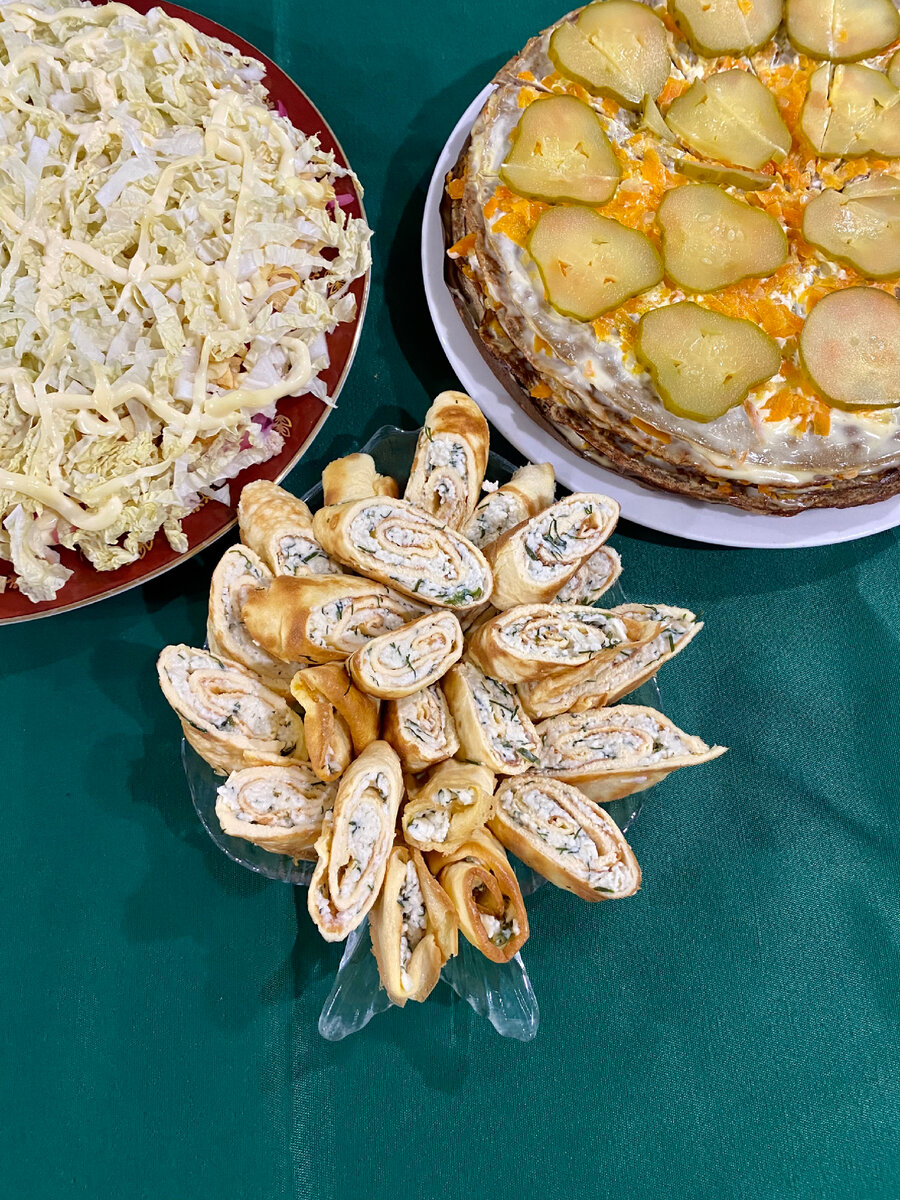 А вот и сами рулетики на праздничном столе