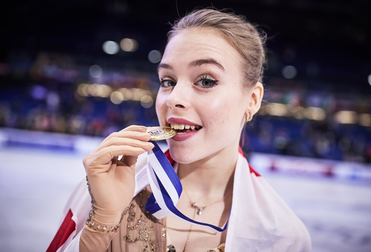 В Эспоо завершились соревнования женщин на Чемпионате Европы ISU. Наверняка где-то вы прочитаете, что это был первый ЧЕ за 10 лет без российской фигуристки на верхней ступеньке пьедестала почета.-2