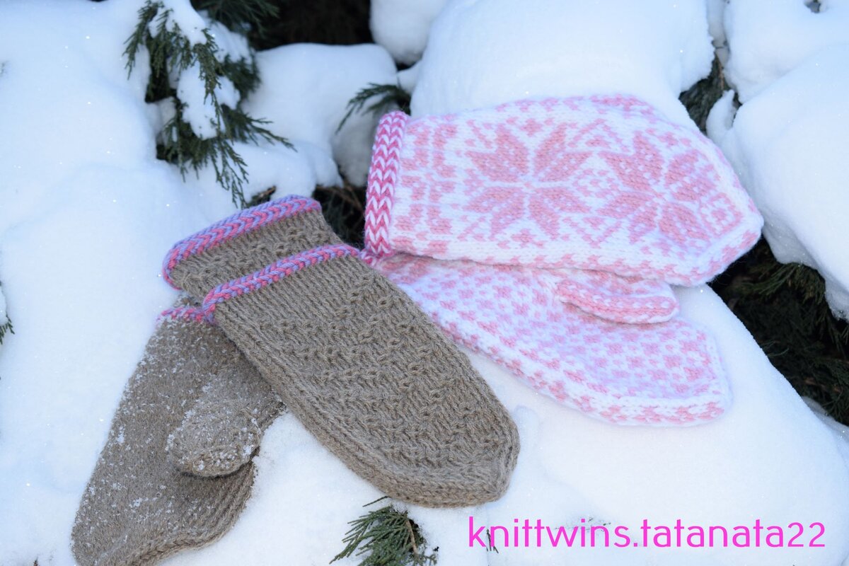 вязание двойные варежки спицами. варежки спицами. рукавицы спицами женские. рукавички спицами женские. двойная вязка для варежек.