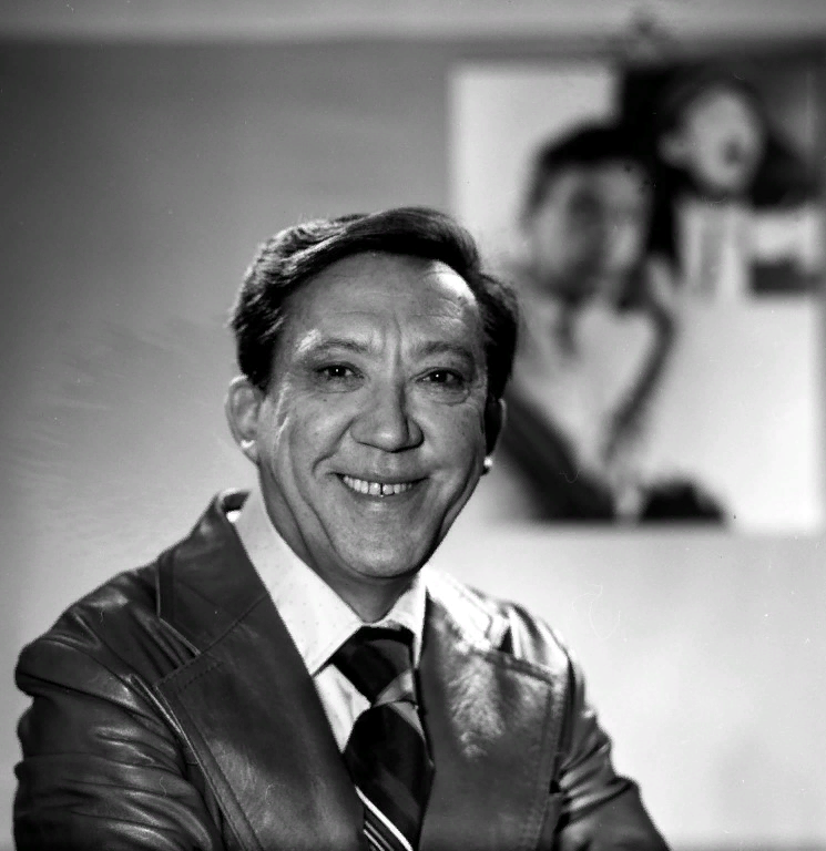 Нашла в интернете подборку анекдотов от Юрия Никулина и не столько смеялась (хотя это тоже), сколько ностальгировала по ушедшей эпохе. Как изменилось время...