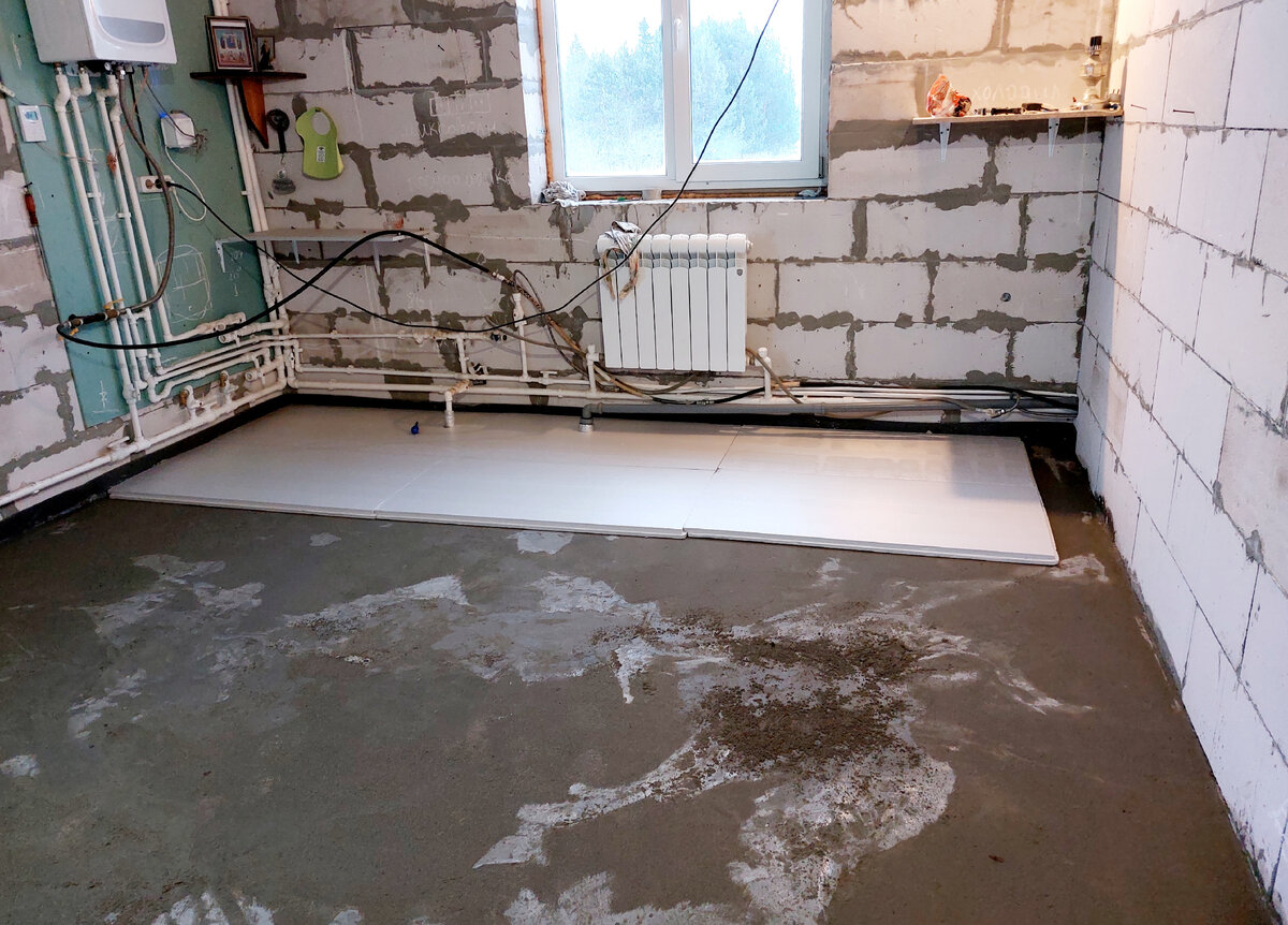 Все трубы в стыках обернули.