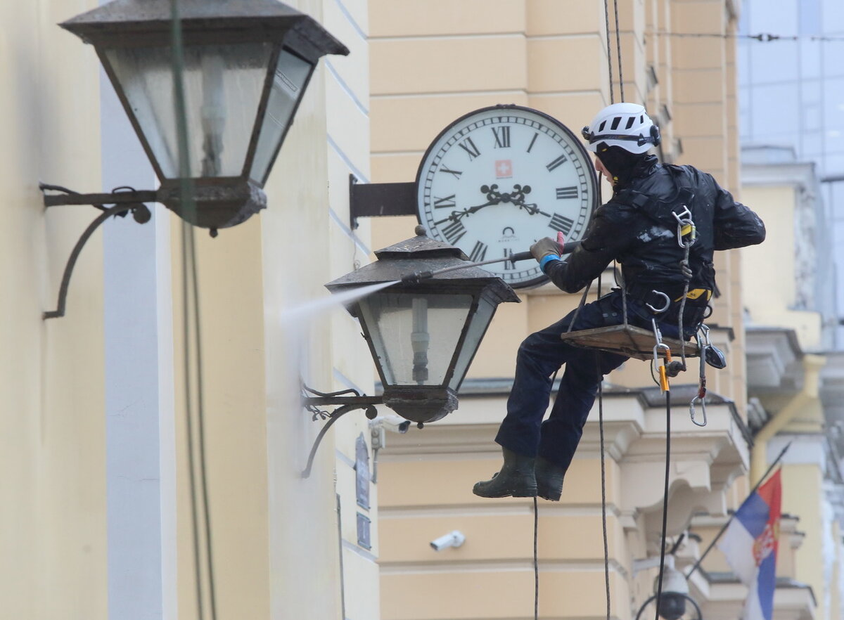 Москва переводит часы