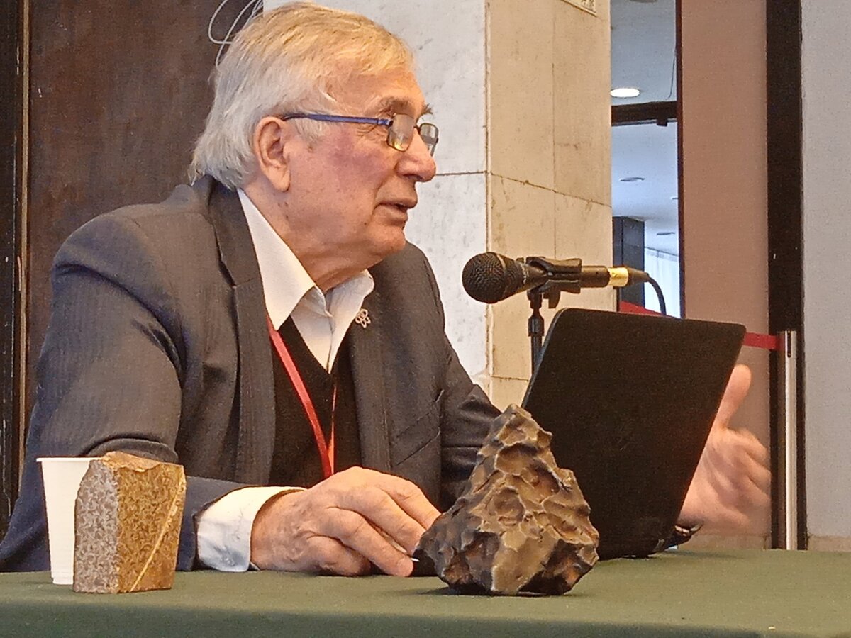 Виктор Гроховский, Член комитета РАН по метеоритам, профессор Уральского федерального университета
