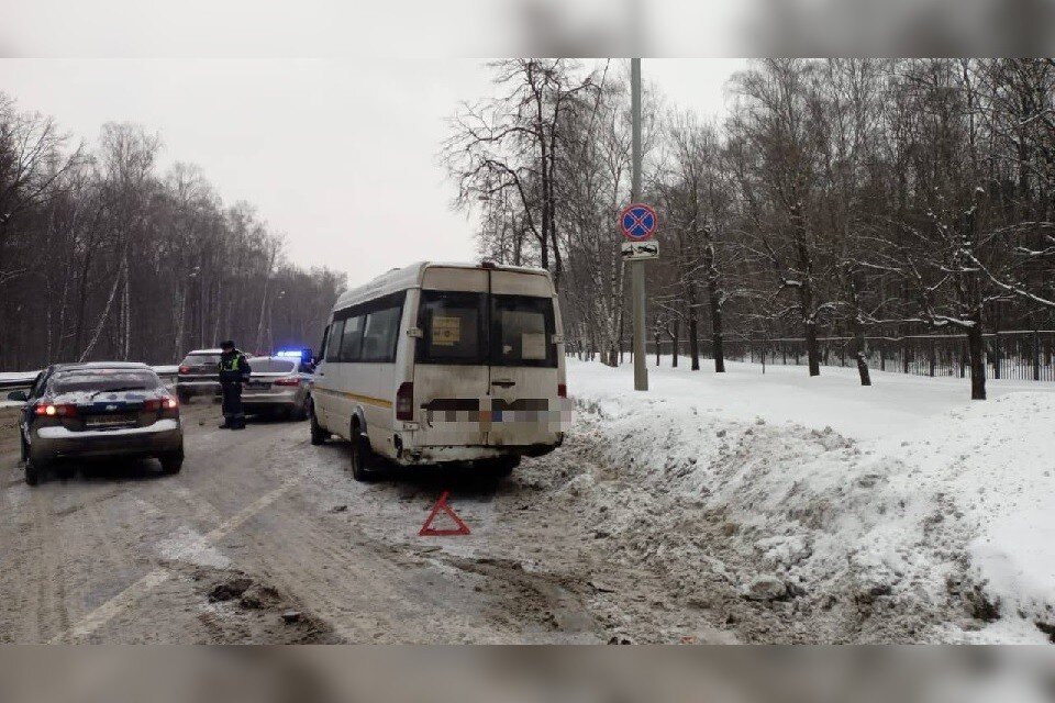     Три человека пострадали в результате столкновения маршрутки и легкового автомобиля на востоке Москвы  прокуратура Москвы