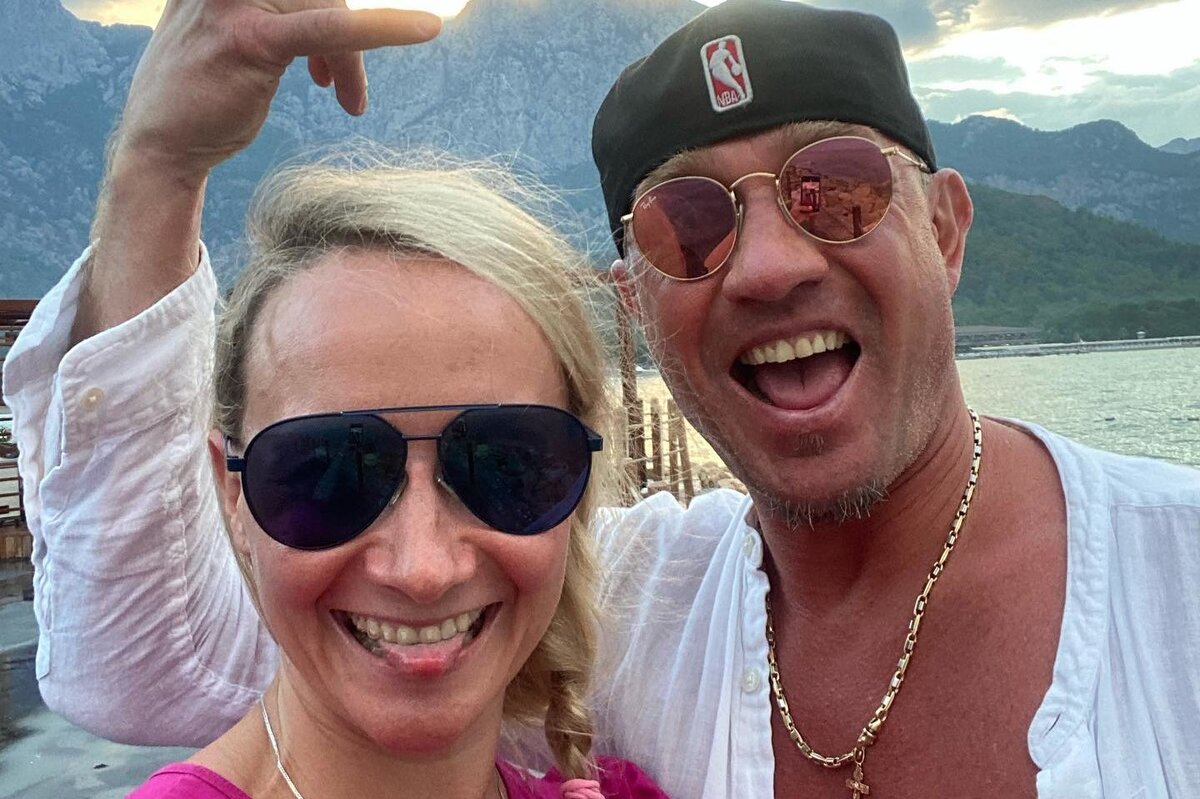     «Оксанка просто невероятная»: Алексей Тихонов рассказал, как Бог испытывает жену Романа Костомарова