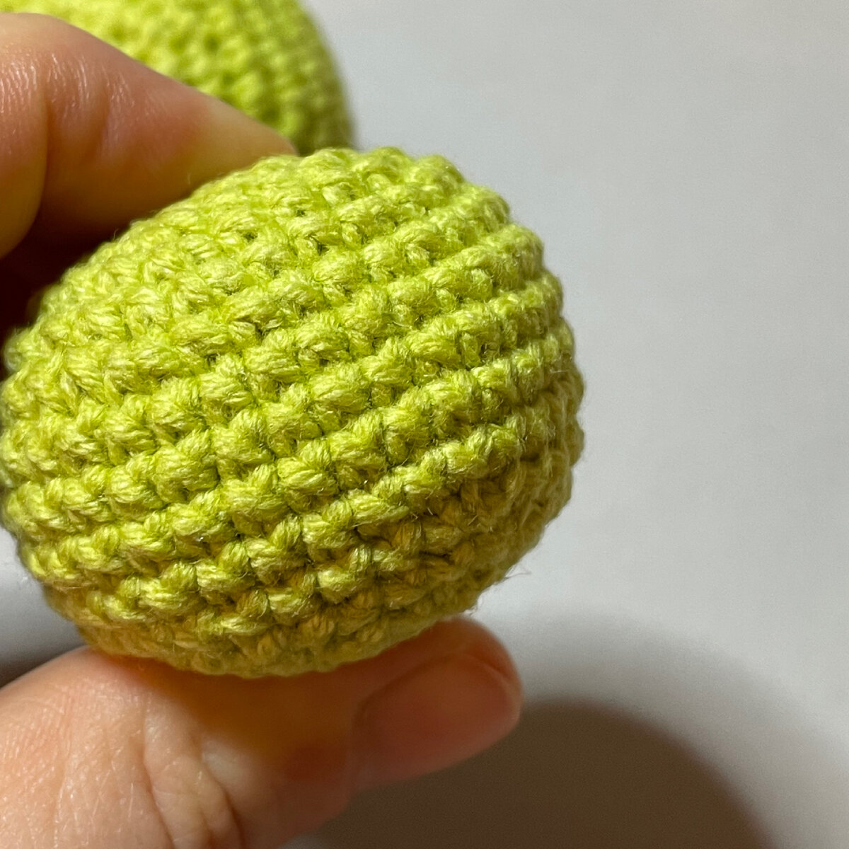 Крестниками изделие более плотное.