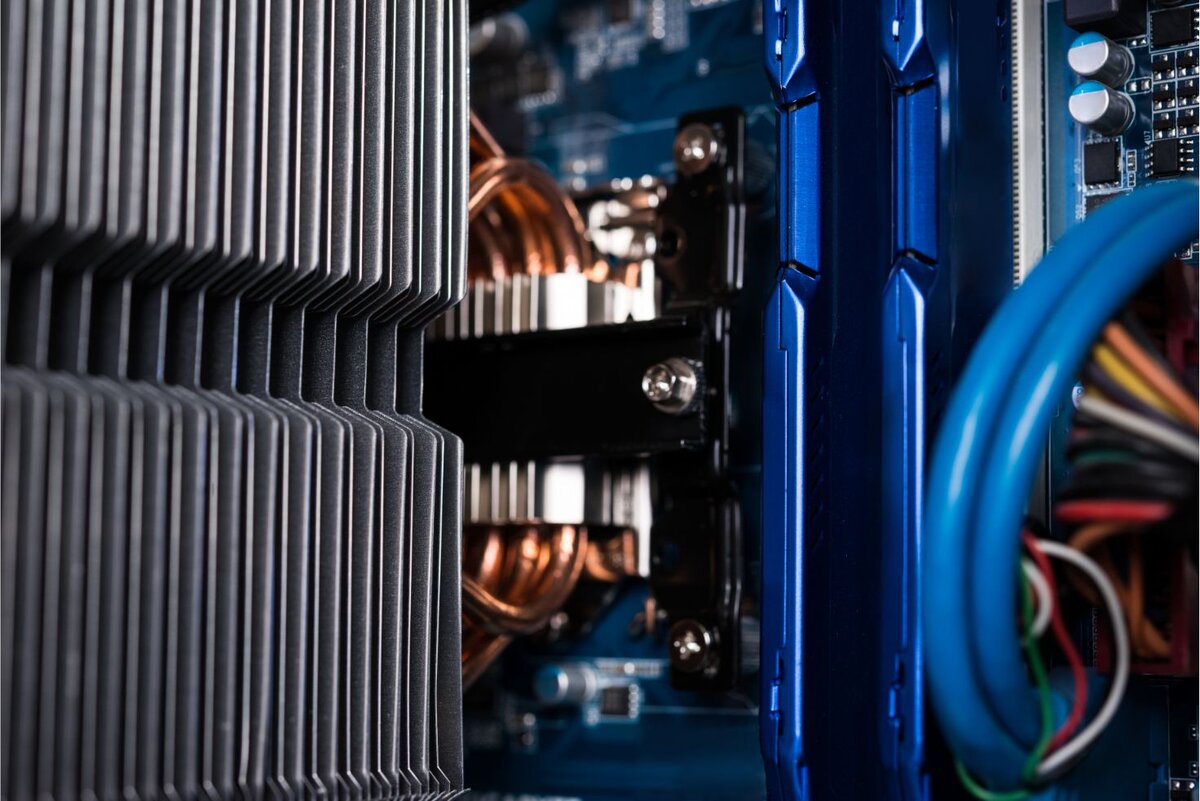 Грамотный разгон и настройка компьютера – это возможность не только повысить общую производительность, но оптимизировать его работу. В этой статье разберемся, как это правильно сделать без особых навыков. 