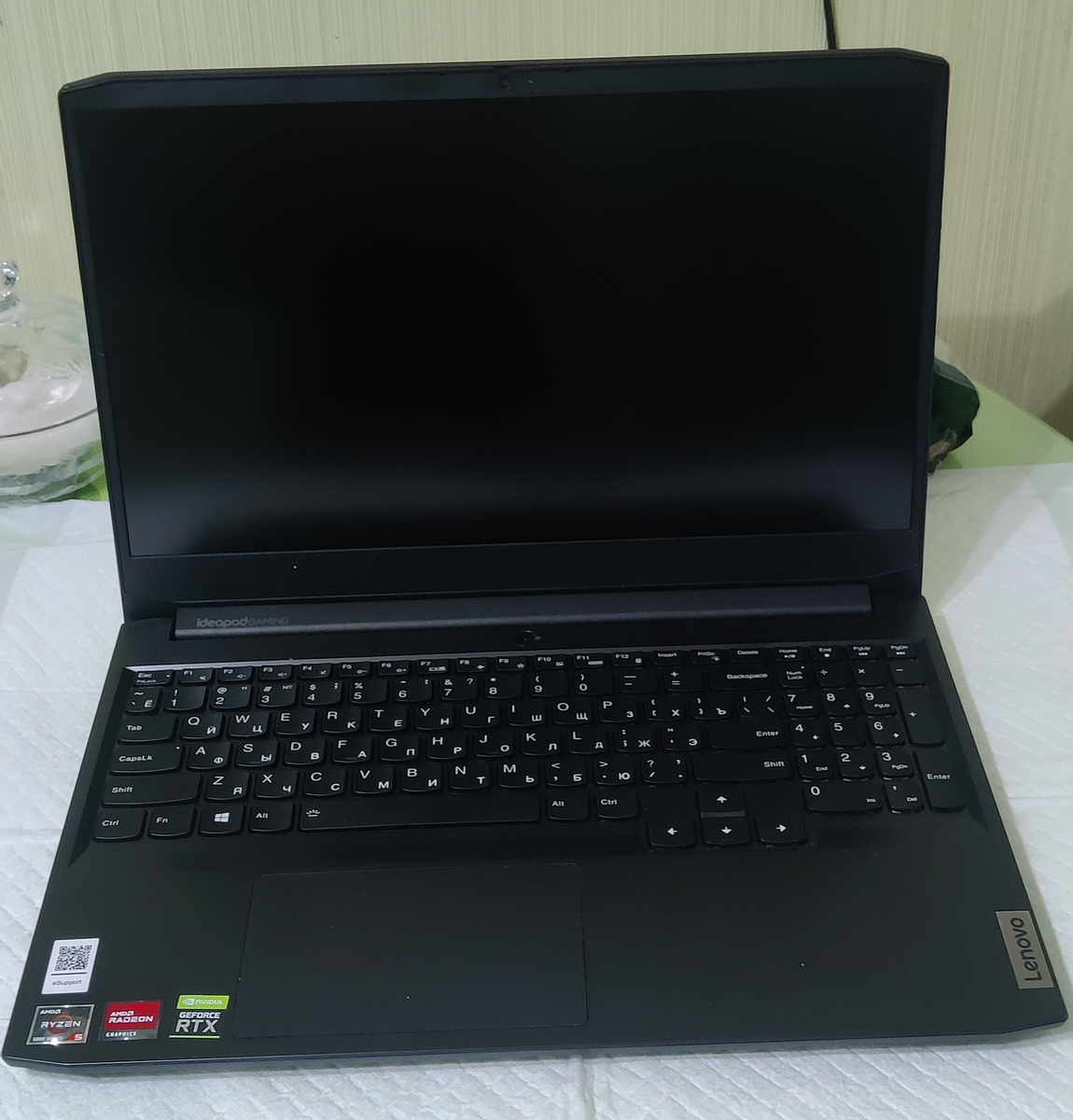 Внешний вид довольно приятен. Приятный ход клавиш, большой тачпад, подсветка. Радует глаз.