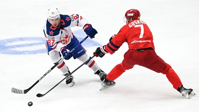     Форвард СКА Никита Гусев и нападающий ЦСКА Матвей Гуськов РИА Новости Рамиль Ситдиков