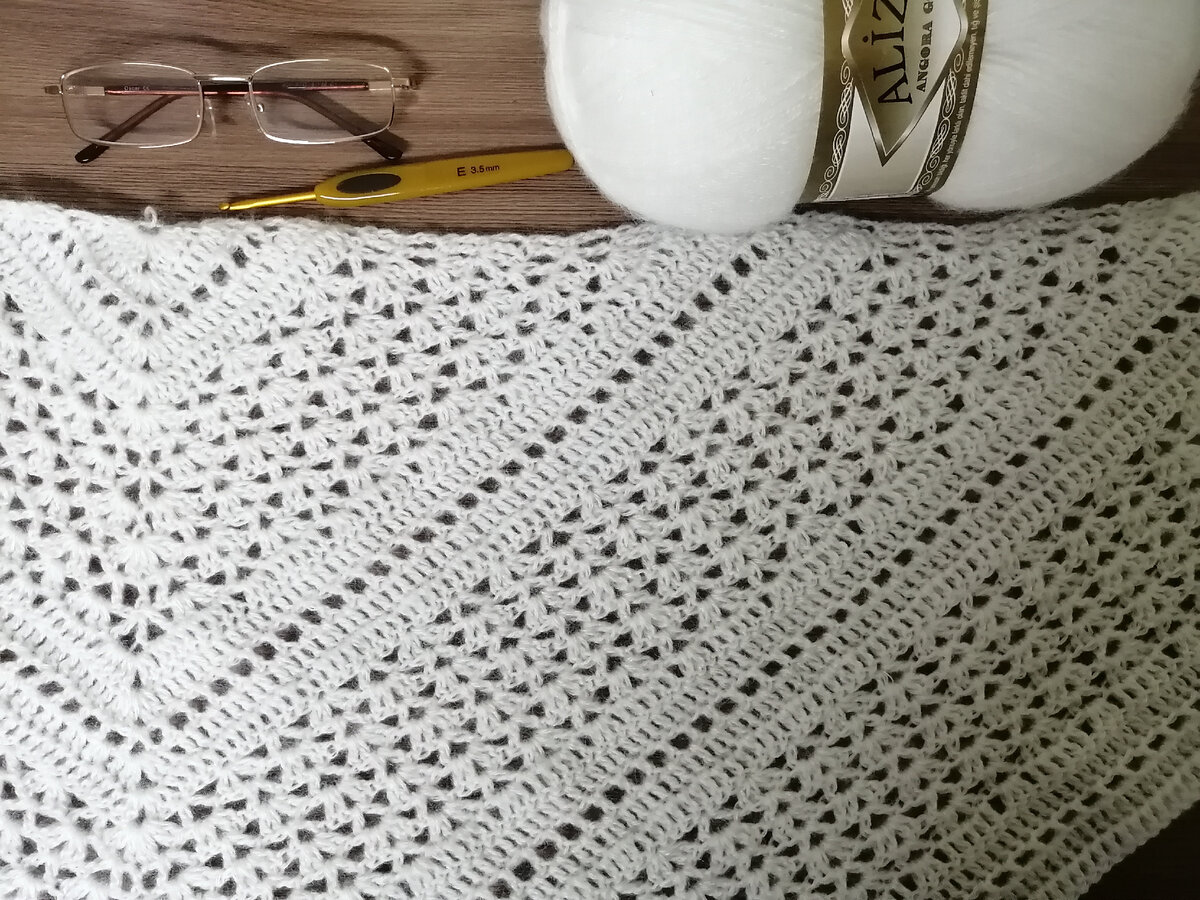 Продолжаю вязать. присоединяю второй моточек ниток