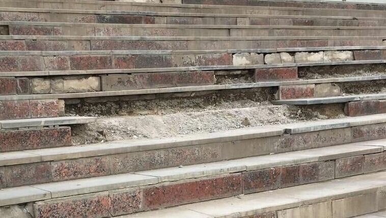     В социальных сетях жители Ижевска вновь обратили внимание на «убитые» места набережной столицы.