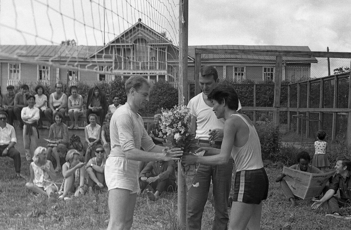 Июль 1971 г. Советские подростки 70х. Пионерлагерь Энергетик 1973 год. Пионерский лагерь энергия от МЭИ Фирсановка. Люди 70х.