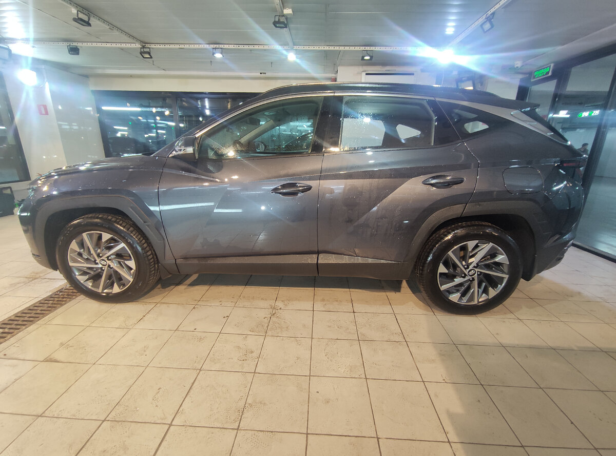 Hyundai Tucson  перед началом тонировки и оклейки антигравийной пленкой 