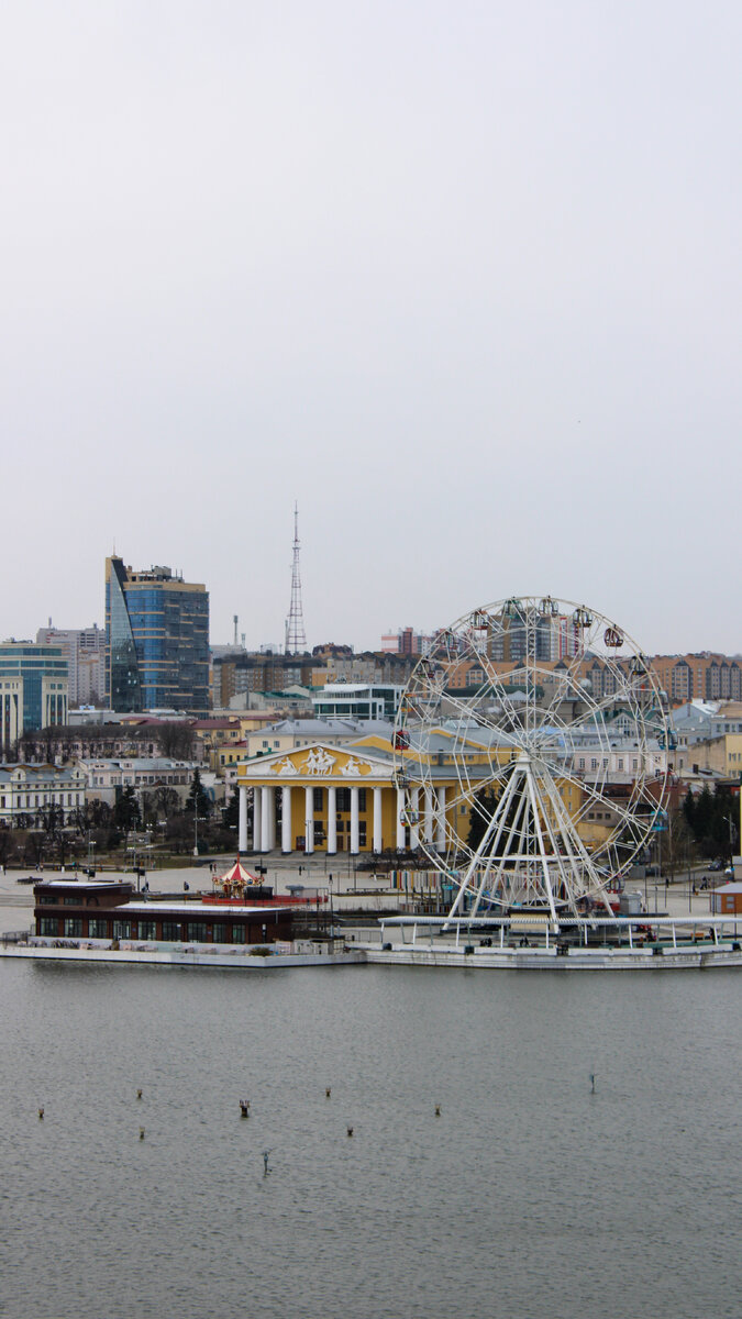 Вид на Красную площадь на берегу Чебоксарского залива