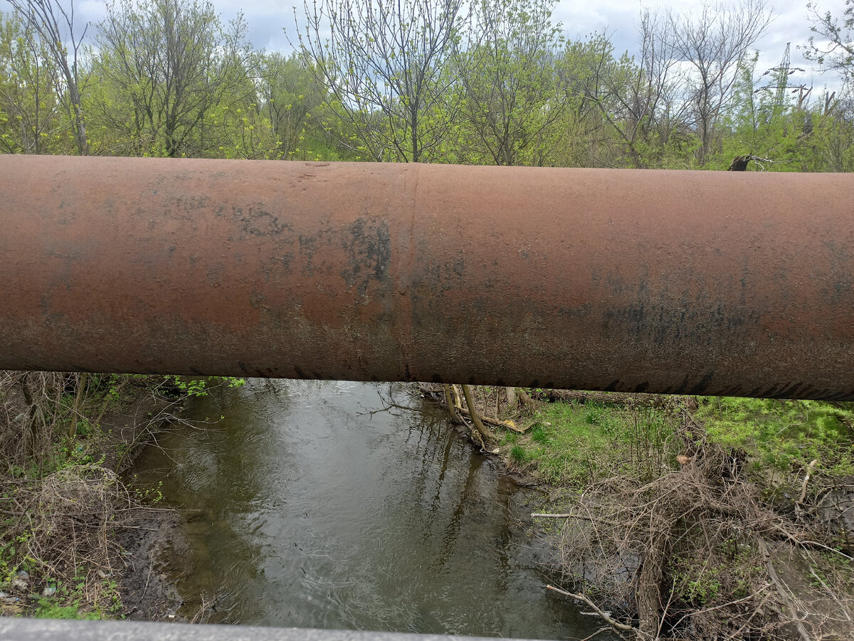 Кальмиус вытекает из Нижнекальмиусского Водохранилища в Донецке.