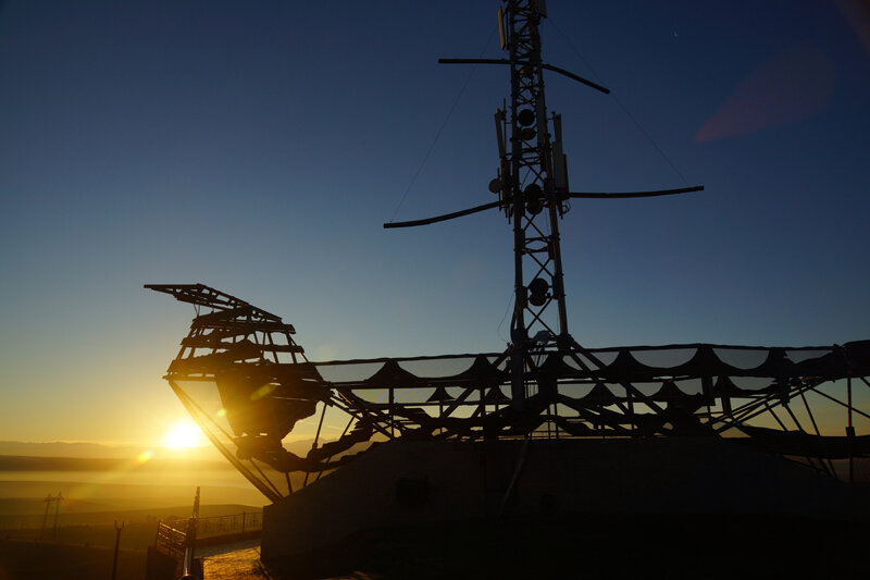 Согласно местным легендам, во время всемирного потопа ковчег Ноя причалил не к Арарату, а к вершине Казыгурта. Дескать, впадина между двумя вершинами Казыгурта по размерам точно соответствует размерам ковчега. Это место называется Кеме-калган.