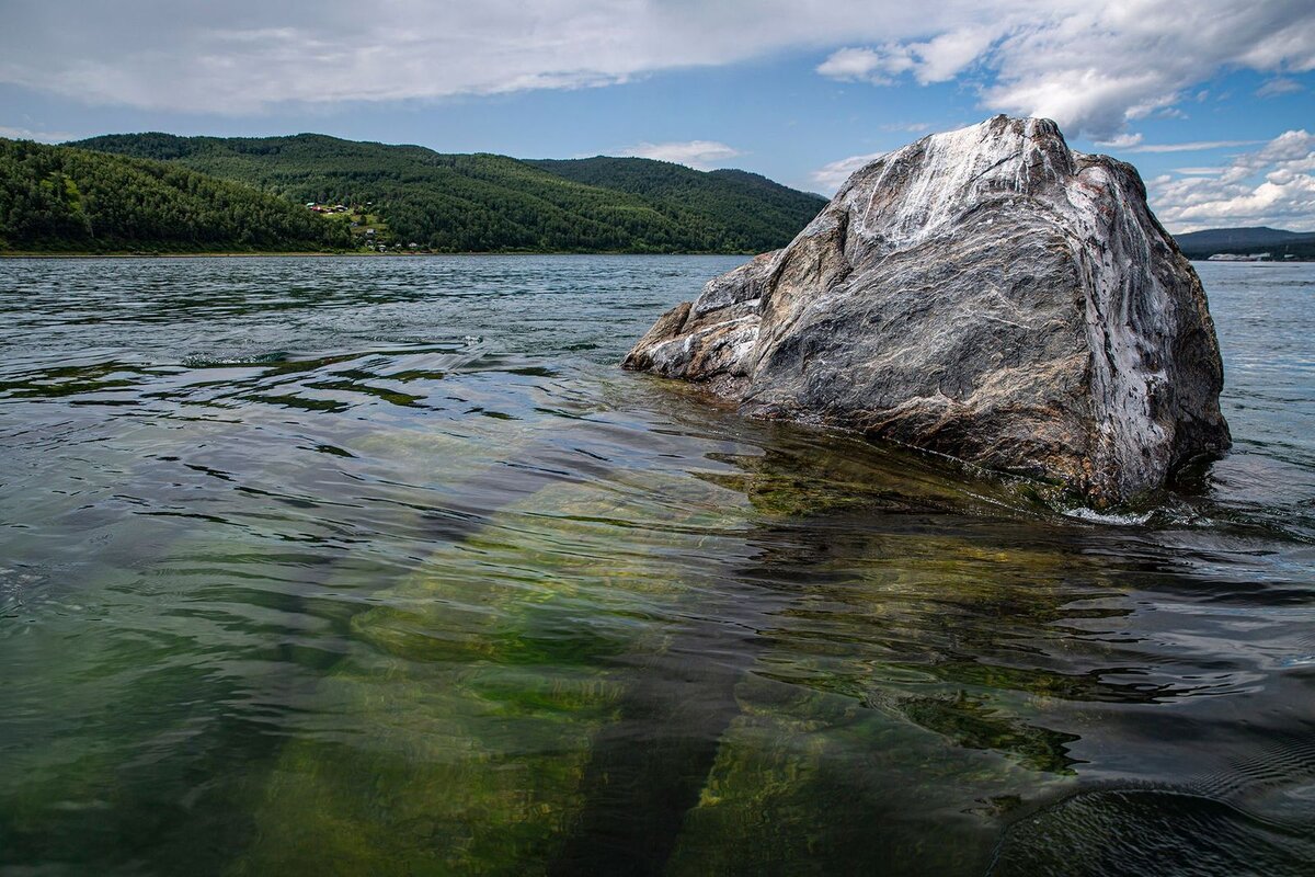 Как выглядит шаман камень под водой