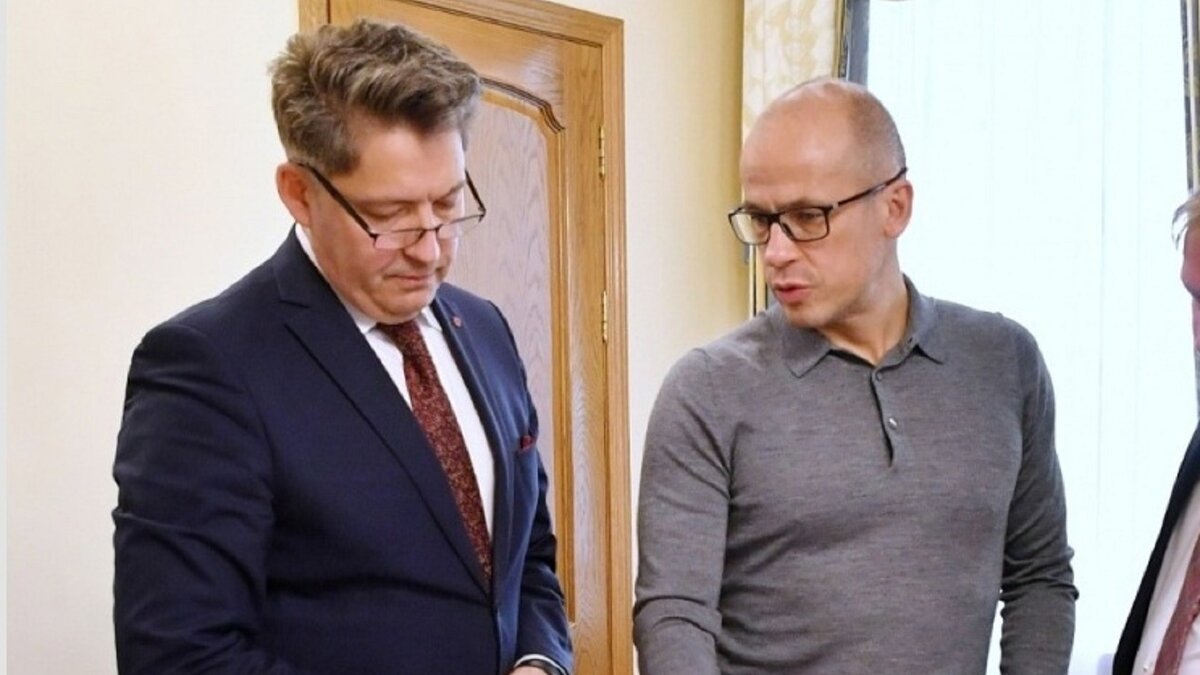     Работа Олега Бекмеметьева в должности главы Ижевска была «золотым стандартом», а он сам, несмотря на добровольную отставку с занимаемой должности, остается в команде Удмуртии. Такое заявление Александра Бречалова распространила 26 мая пресс-служба главы и правительства Удмуртии.