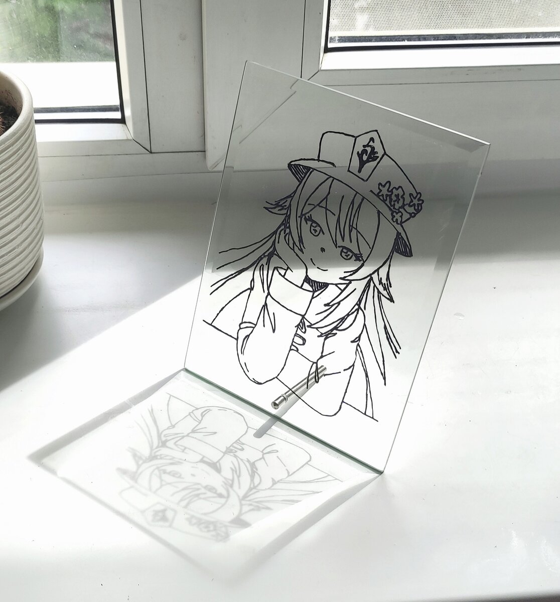 Аниме портрет Ху Тао, выполненный контуром по стеклу 