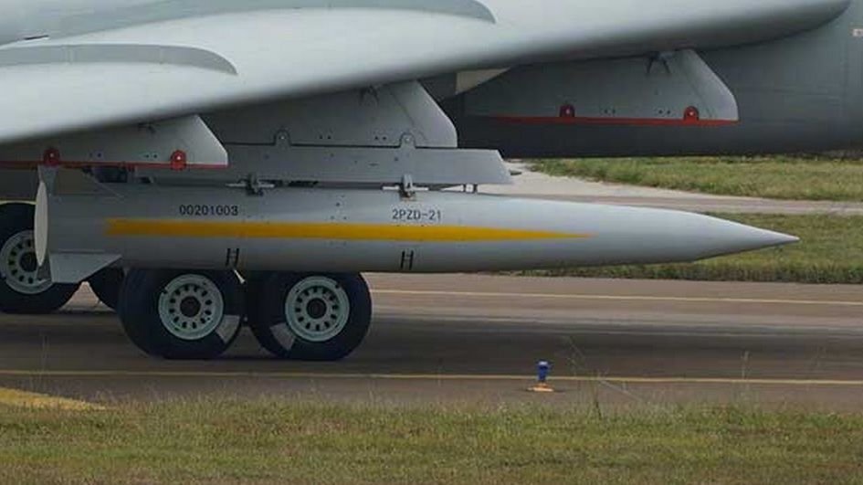Новая ракета под крылом ракетоносца Xian H-6K. Фото из открытых источников