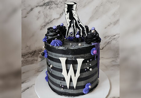 Торт с дизайном "Уэнсдей"