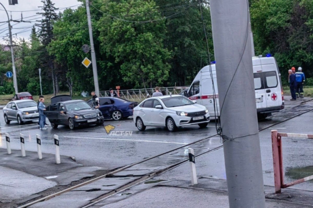    В Новосибирске четыре автомобиля пострадали в ДТП на Станционной