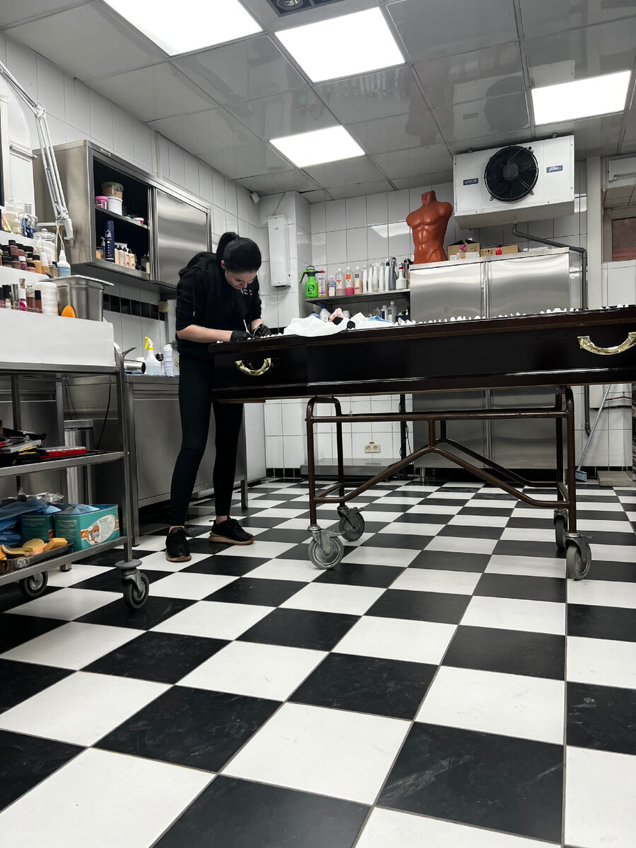 Оксана Томилина - танатопрактик с большим стажем. Фото из моего личного архива. 