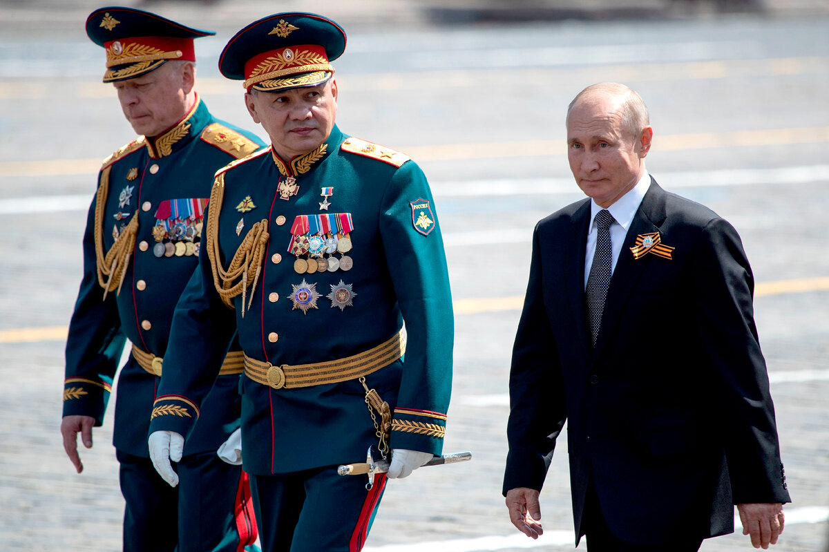 Думаю, что звезда Героя России все же появится на груди президента.