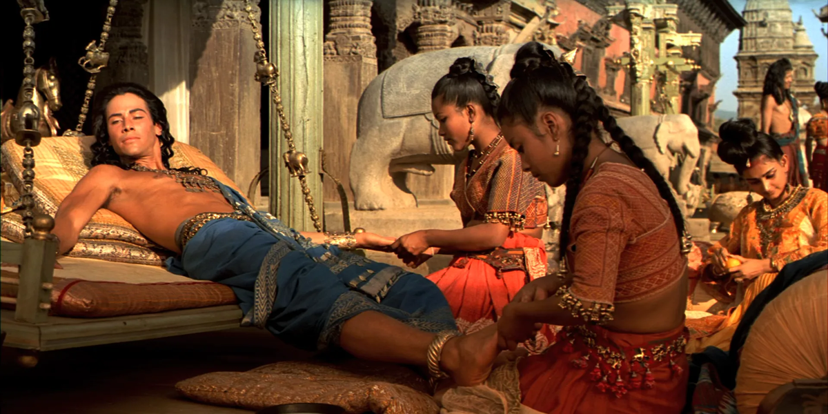 Тот, кто впоследствии стал Буддой, родился в мире лакшери и примерно так провел свою юность