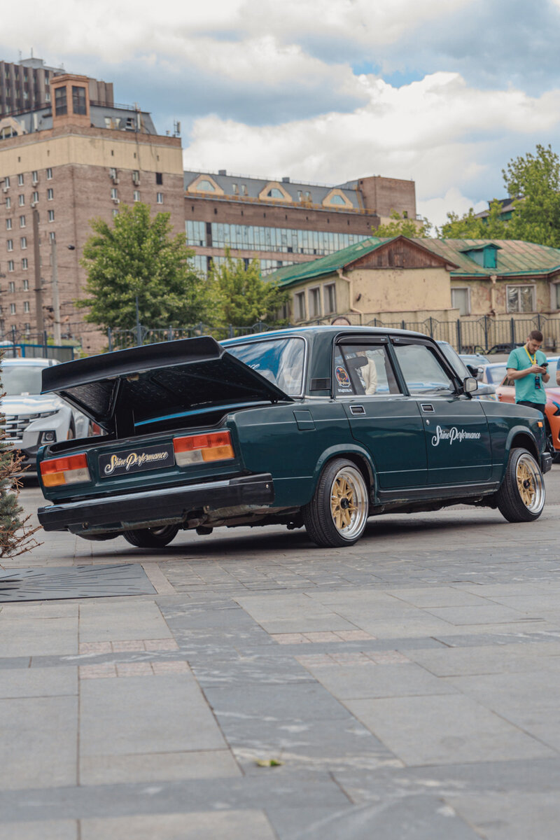 Ваз 2107 лоурайдер и с музыкой. Выставка авто в Депо. Моя фоторабота. |  SvarogovMSK Фотограф | Дзен