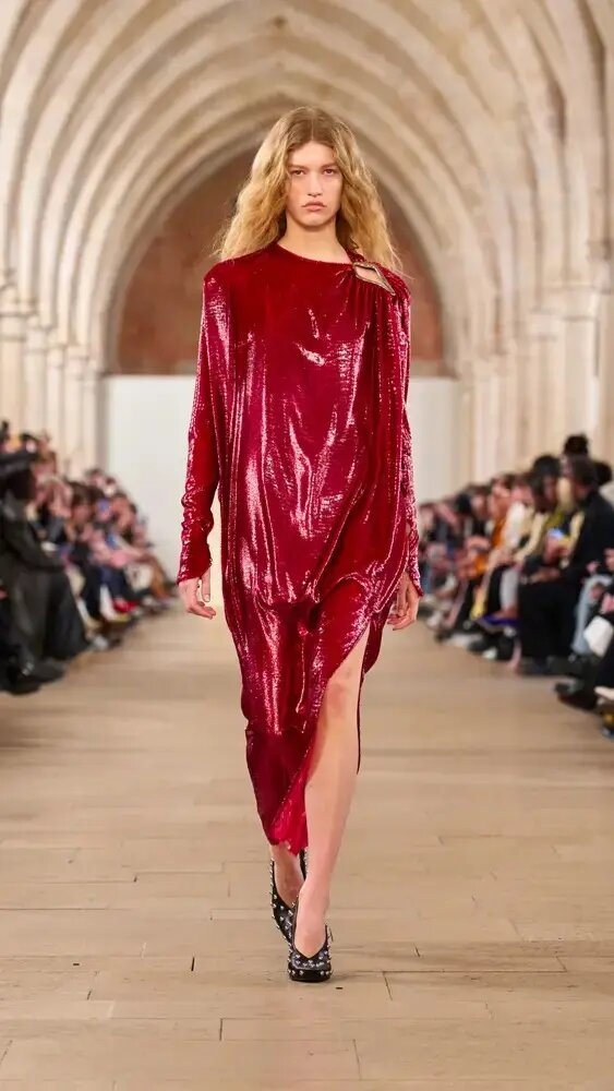 Красное платье от Lanvin осень-зима 2023-2024