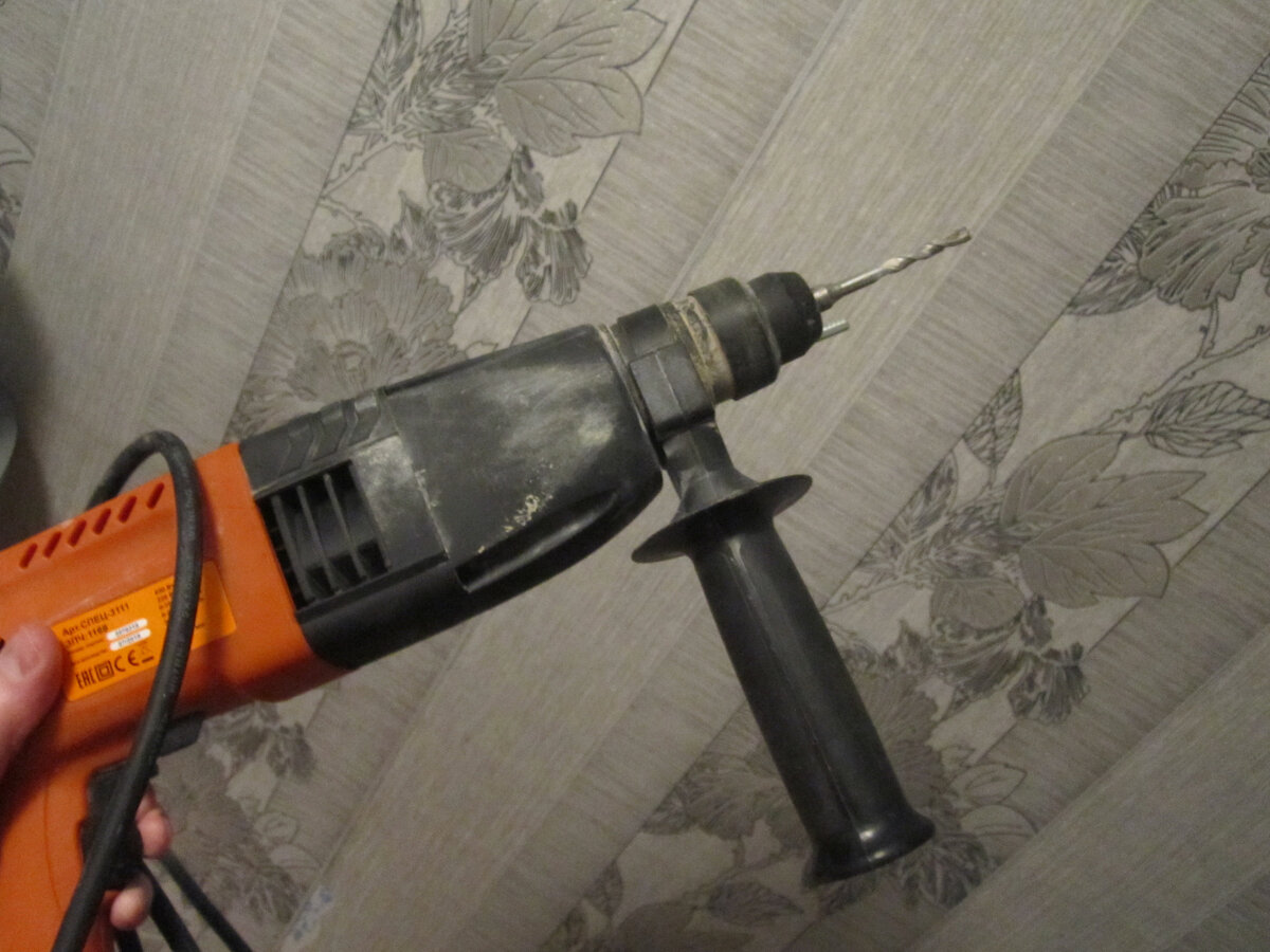 Как и перфоратор без бура, токарный станок бесполезен.