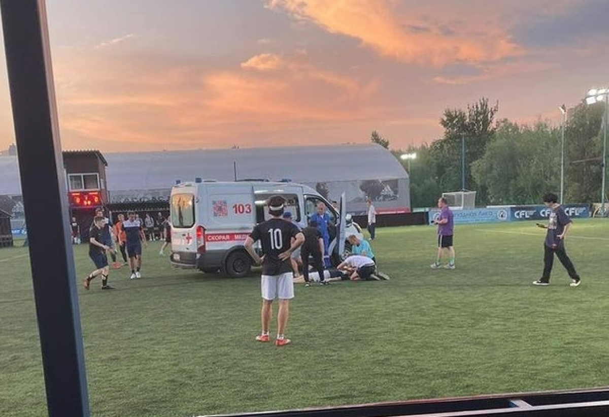 Спасти футболиста в ЛФЛ, в отличие от Кристиана Эриксена на Евро-2020, не успели.