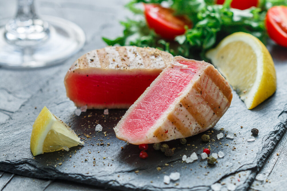 Как приготовить идеальный стейк из тунца | fish2o | производитель премиум  лосося | Дзен