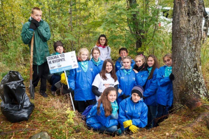 Сегодня формируется такая концепция, как "Экополитология". Она направлена на изучение взаимовлияния социальных сообществ в отношении окружающей среды как определяющего источника развития. От обычных экологических исследований она отличается политизацией экологических проблем и явлений.  "Экополитология" в большей степени помогает подрастающему поколению осознавать последствия техногенного воздействия на окружающею среду, что есть хорошо. 
