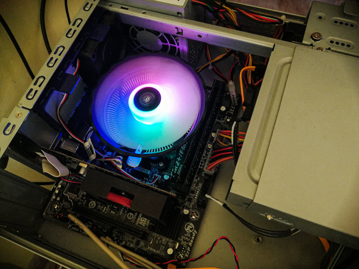 Фото внутренностей компьютера