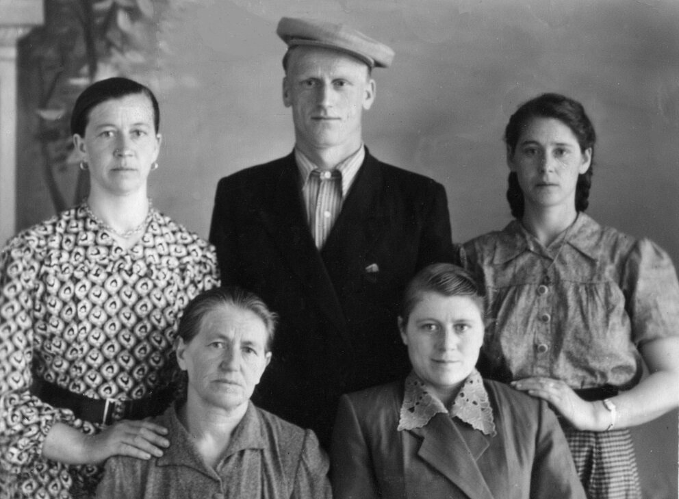 Старые семейные фотографии. Семья СССР. Советские семейные фотографии. Семейные фото 1970.