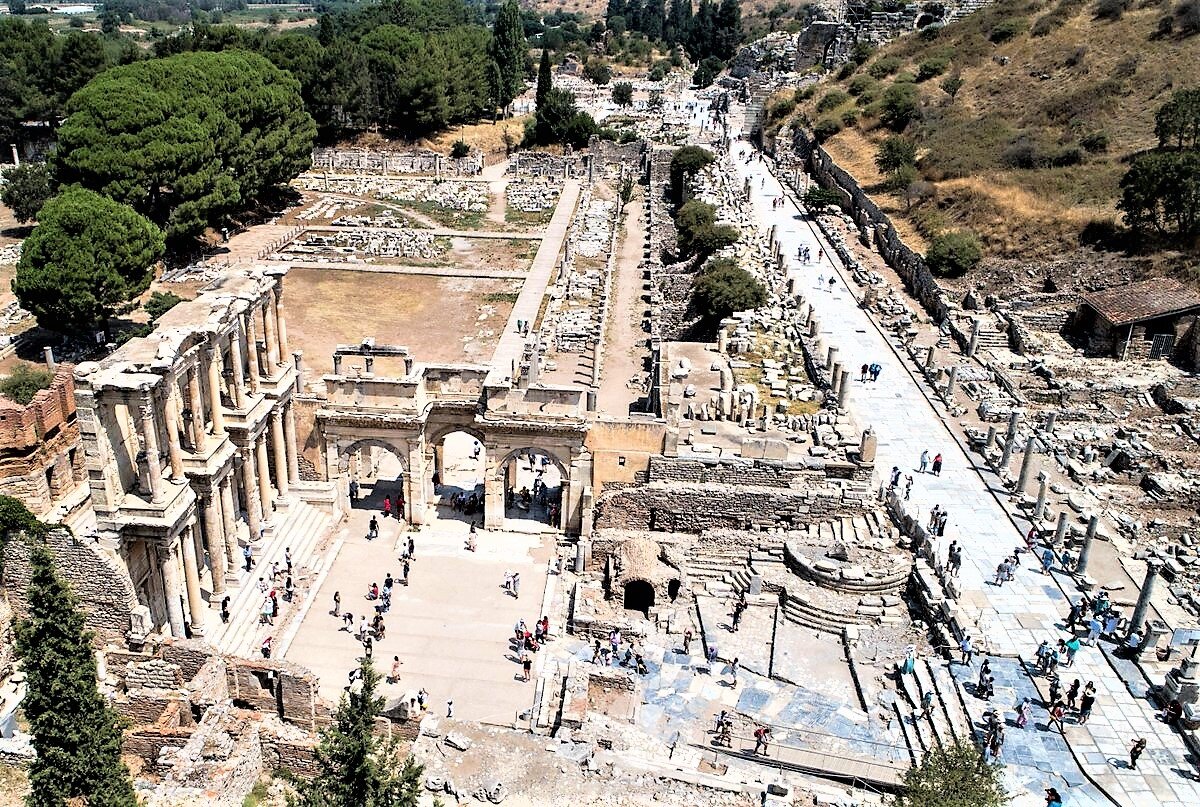 Ancient cities на русском. Древний город Эфес Турция. Эфес древняя Греция. Древнегреческий город Эфес (Ephesus). Эфес театр в древней Греции.