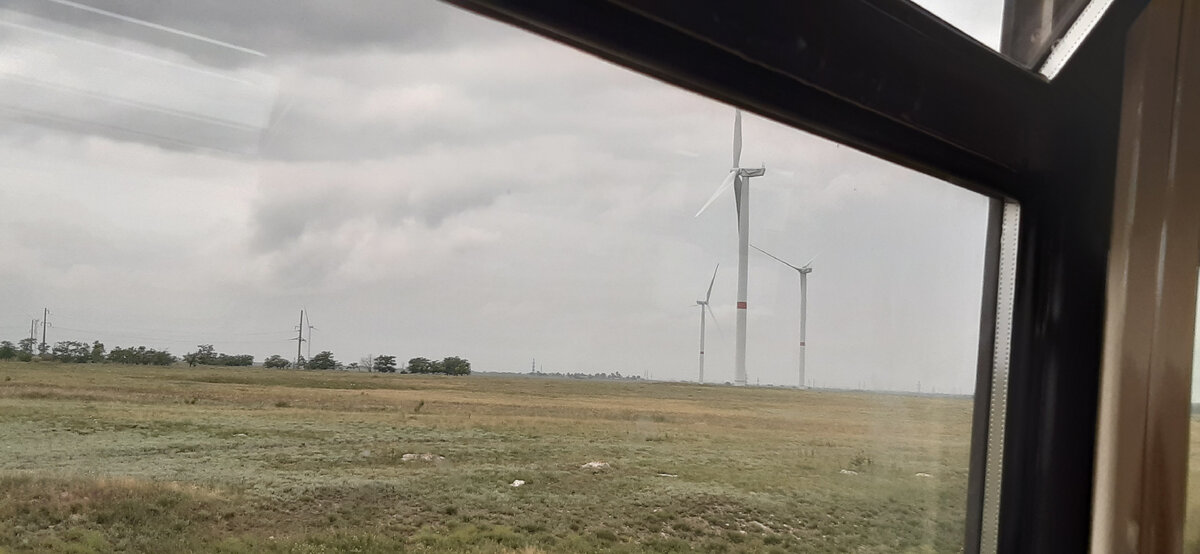 Нерабочие ветряки по дороге Керчь-Феодосия.