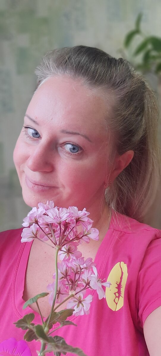 Автор канала с пеларгонией