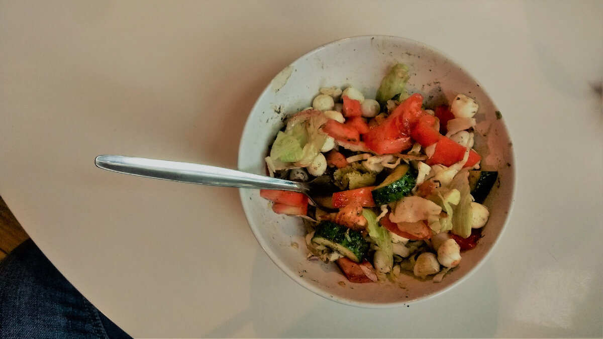 Обед. И ужин сразу. Потому что с непривычки приготовила гору салата на работе.