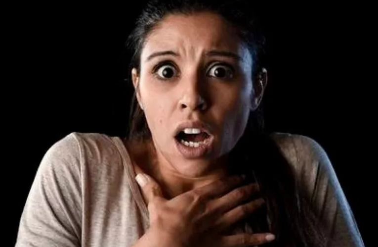 женщина осень. красивые блондинки в возрасте. одинокая женщина. женщина в ее лет. нежная женщина.