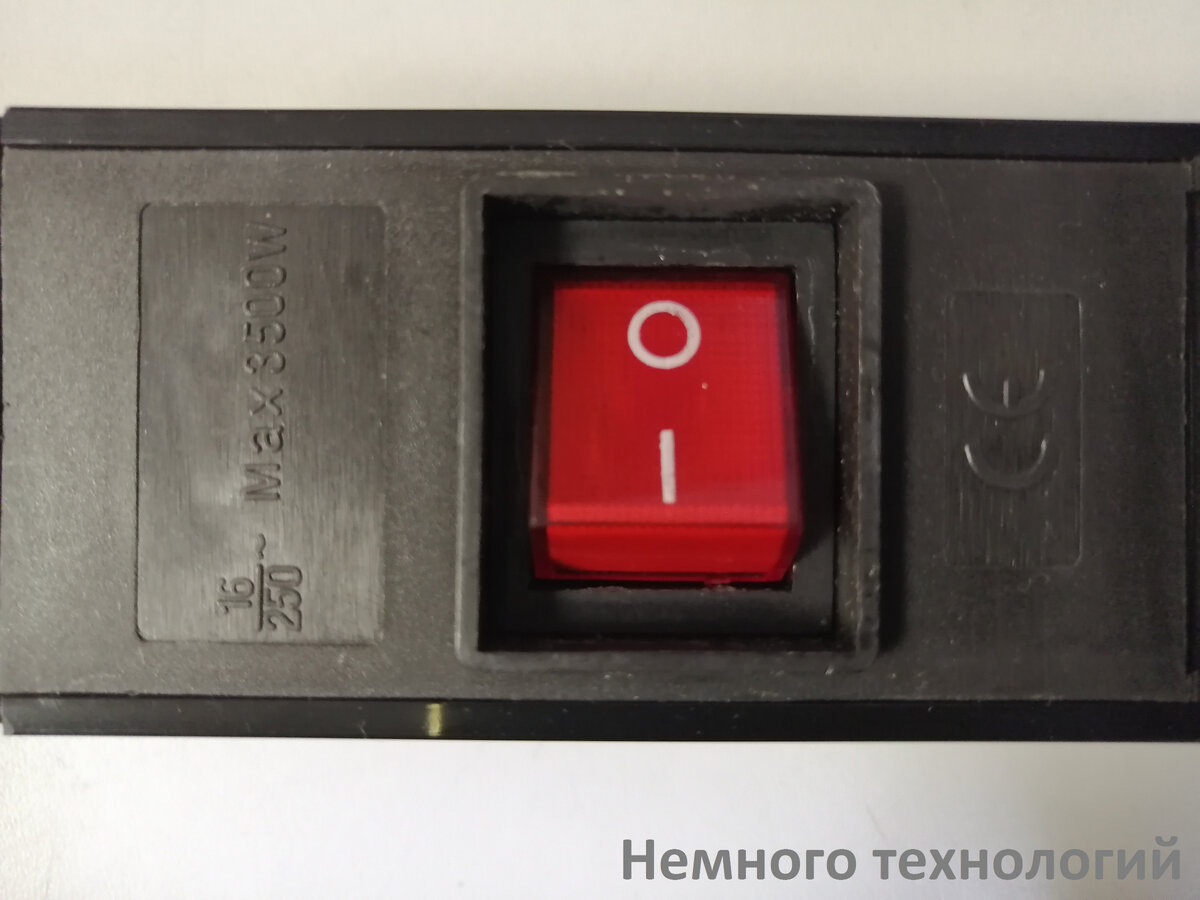 Блок розеток SNR-BR-08 - выключатель (выключен)