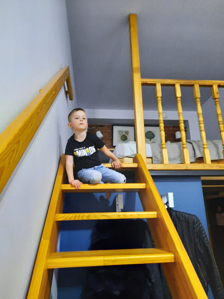 на каждом ярусе по кровате.                                                                              фото  автора